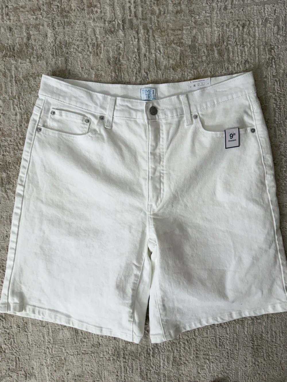 Time and Tru White Women's Bermuda Shorts